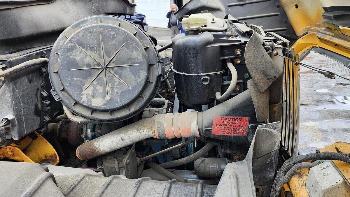 Used 2002 International 7400