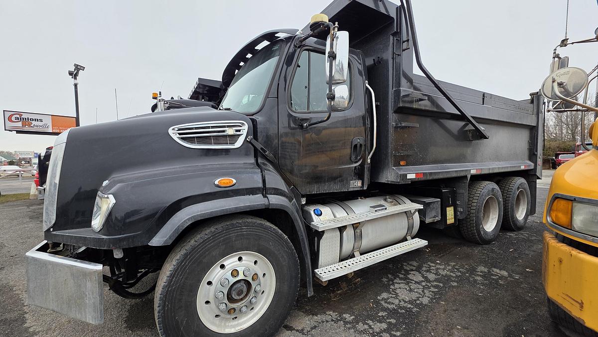 Used 2017 Freightliner SD114
