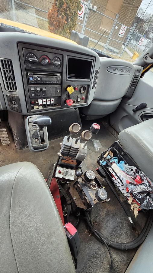 Used 2002 International 7400