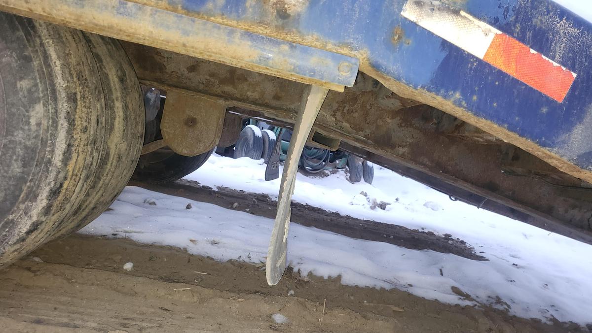 Used 2004 Landoll 3 axles / 24 + 5 feet