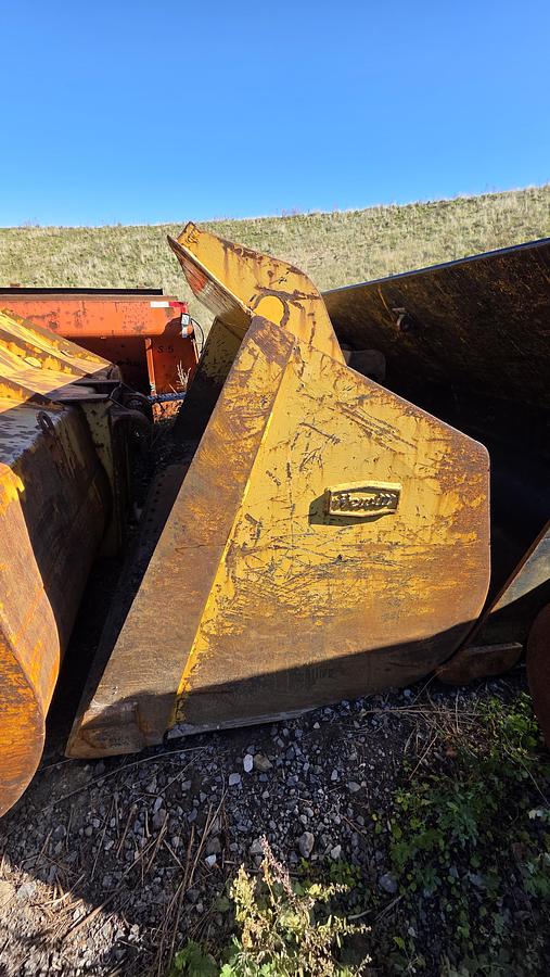 Used 132 inch Caterpillar Bucket