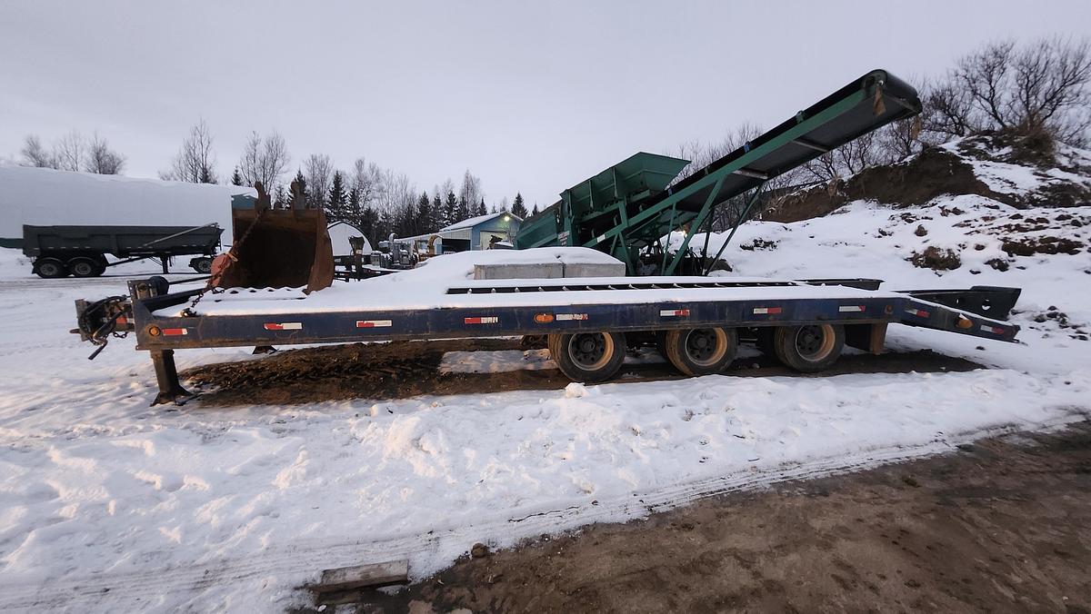 Used 2004 Landoll 3 axles / 24 + 5 feet