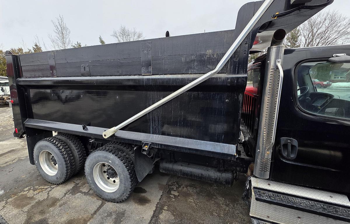 Used 2015 Freightliner M2-112