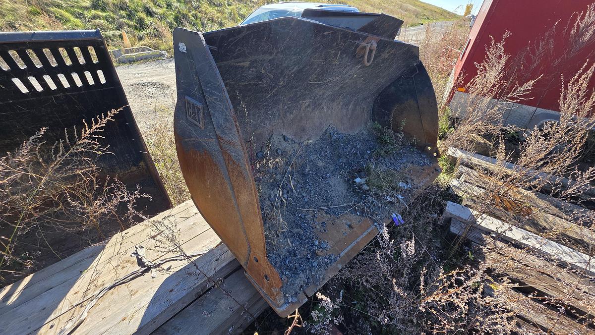 Used 100 in Caterpillar Bucket