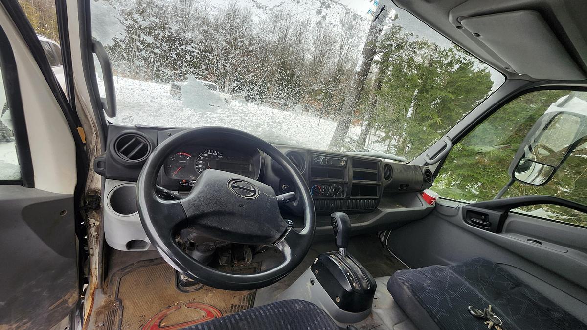 Used 2015 Hino 155 / 16 Feet Box