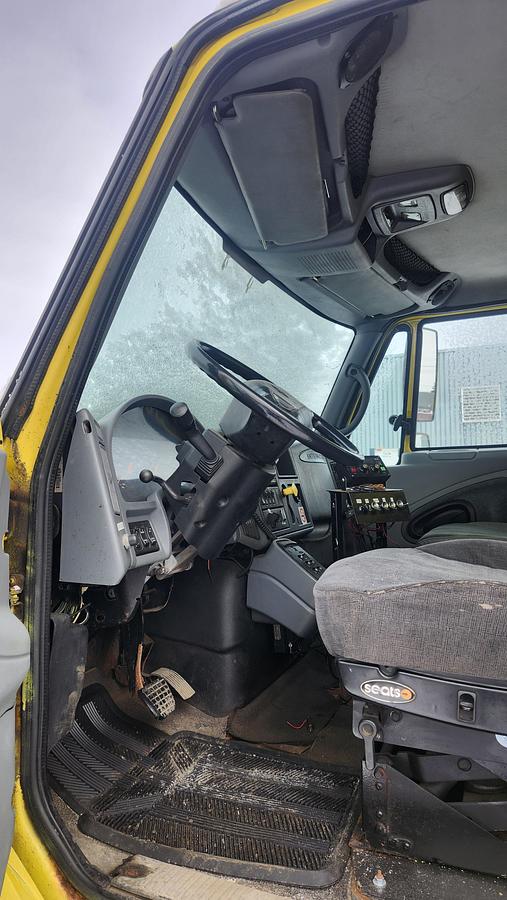 Used 2004 International 4400