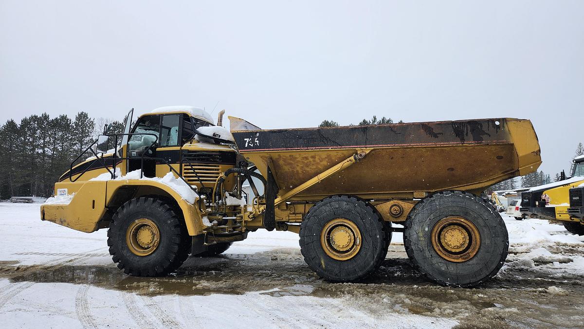 Used 2001 Caterpillar 735