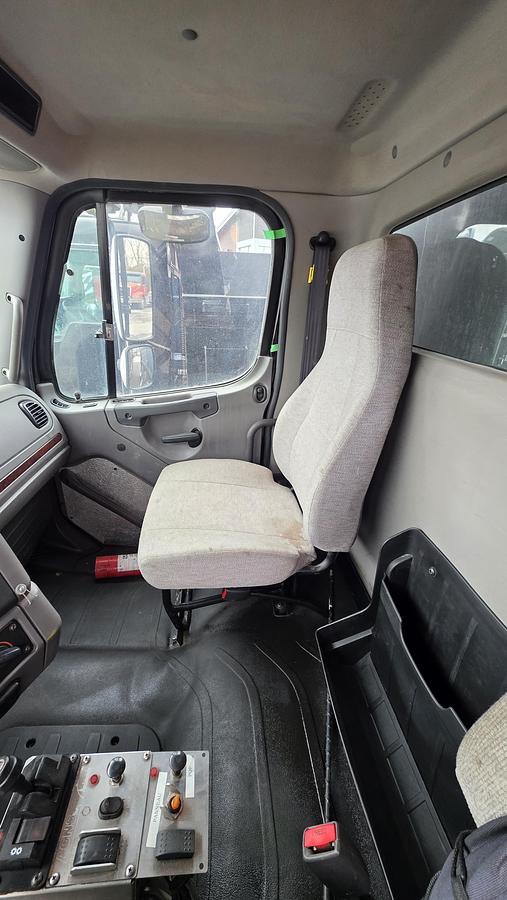 Used 2017 Freightliner SD114