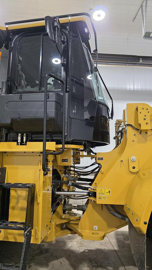 Used 2023 Caterpillar 966