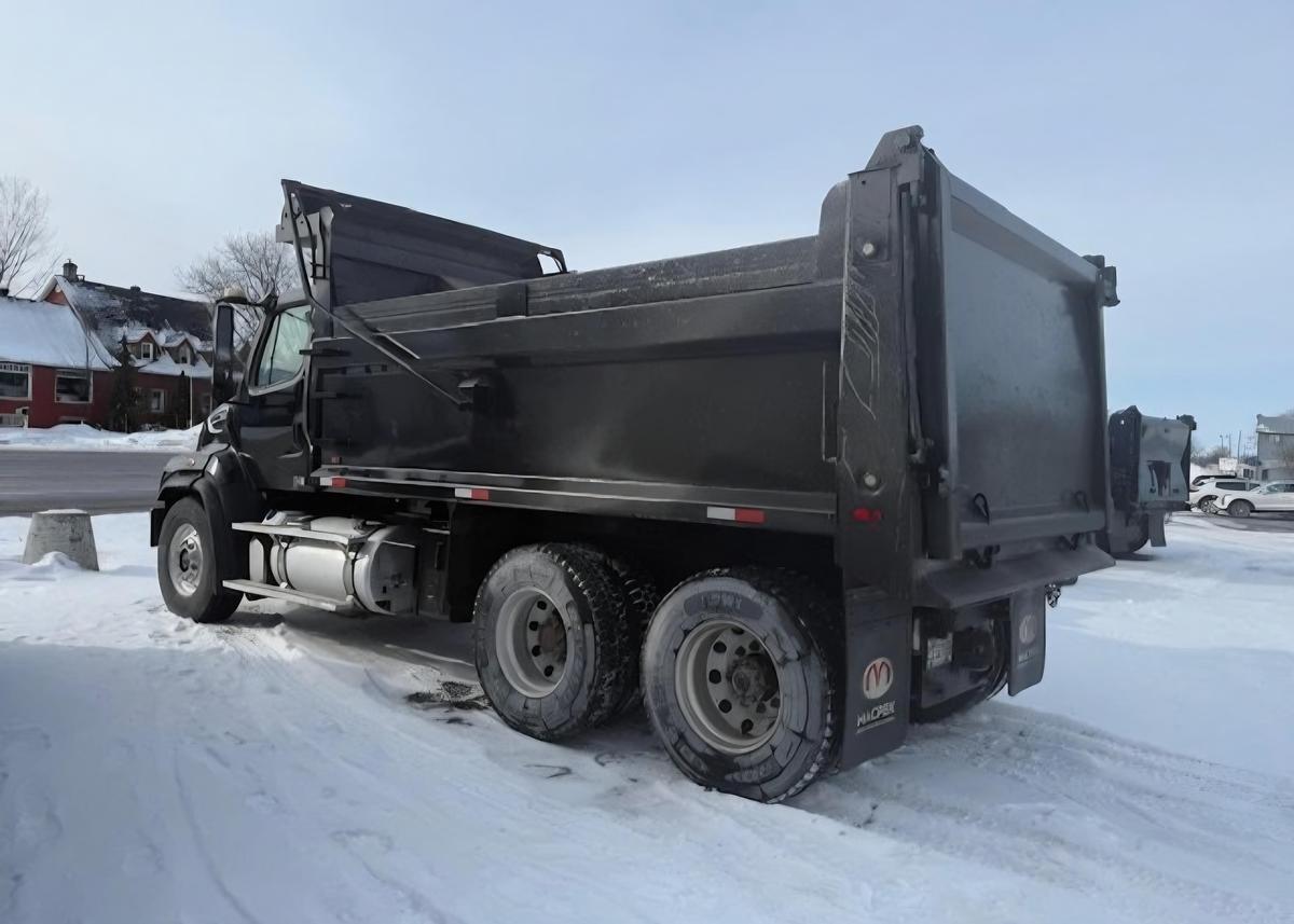Used 2017 Freightliner SD112