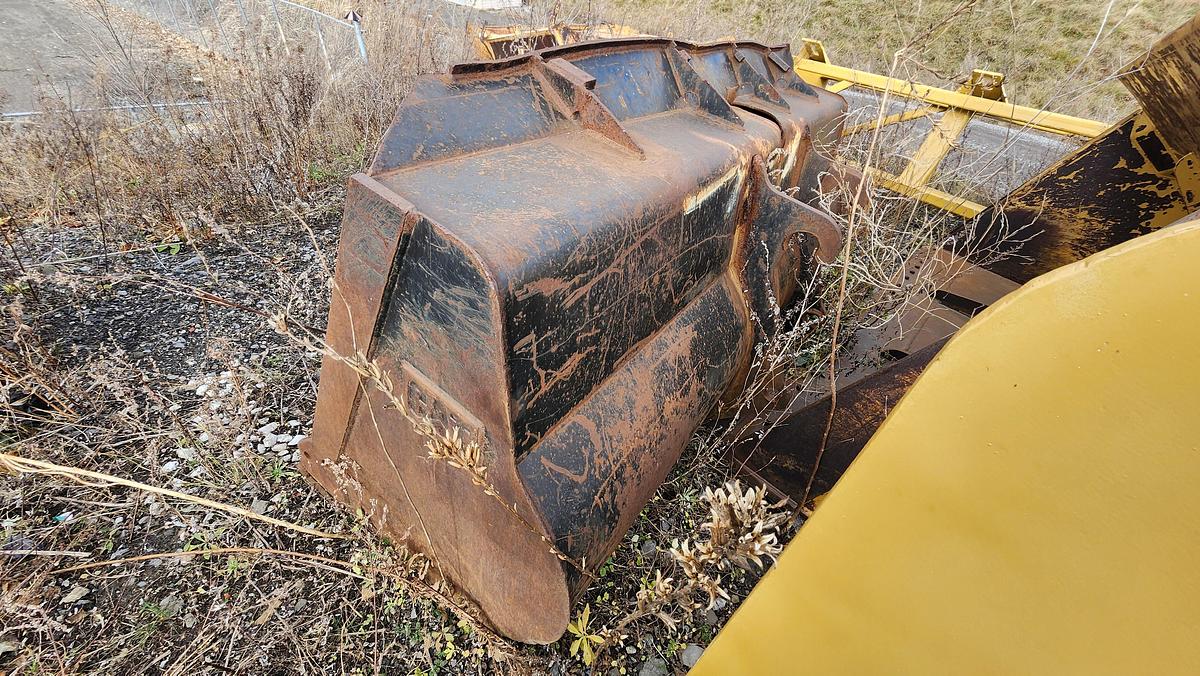 Used Caterpillar 102" Bucket