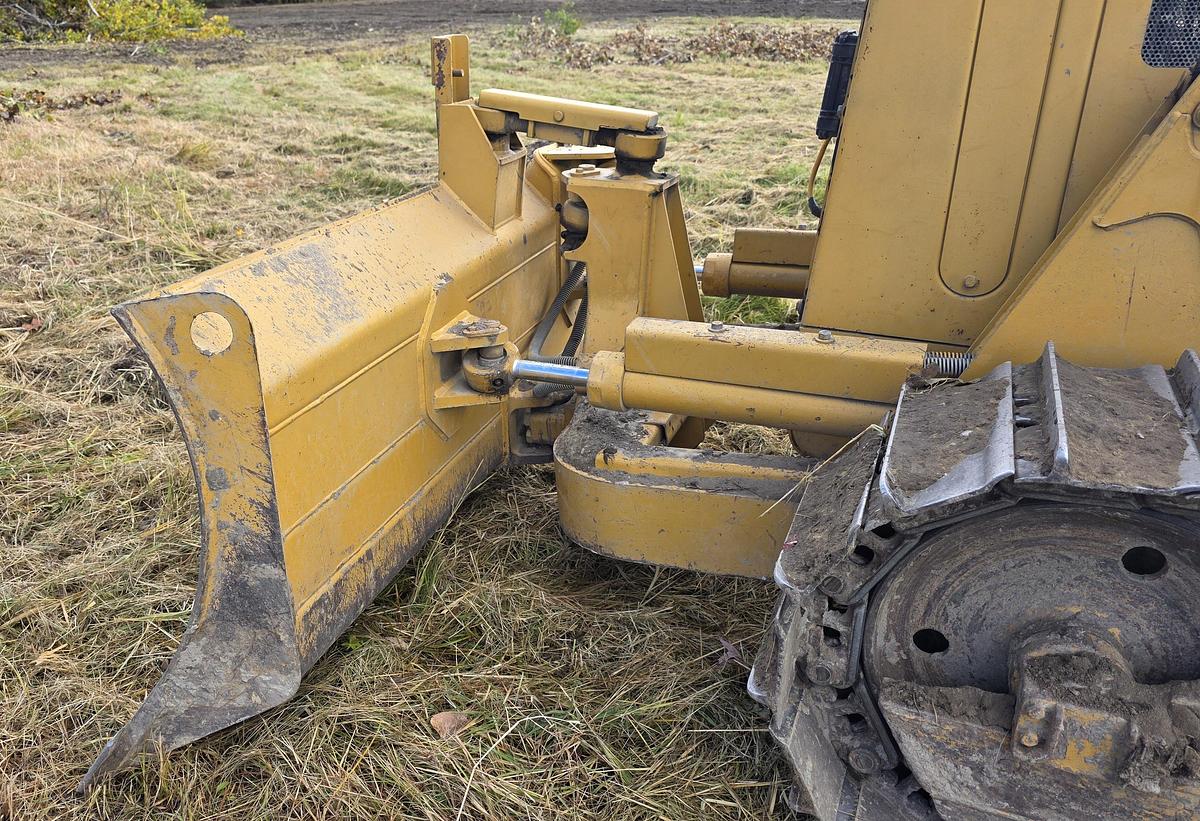 Used 2004 Caterpillar D3C XL