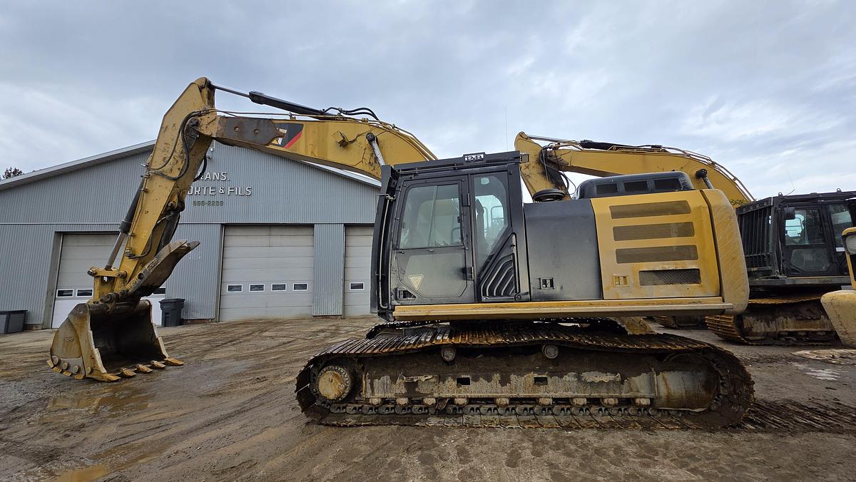 Used 2016 Caterpillar 330F