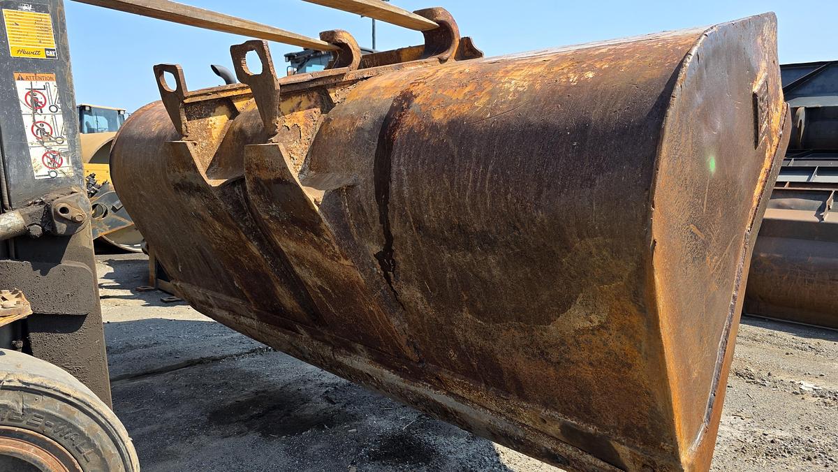 Used Caterpillar 112″ Bucket