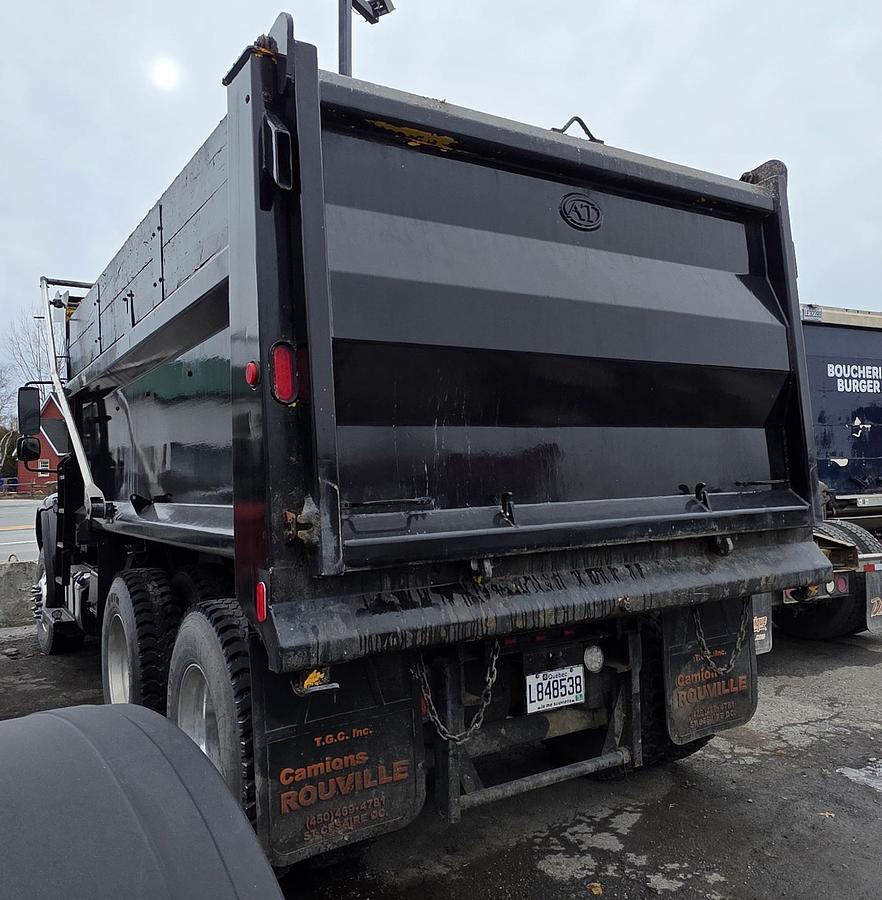 Used 2015 Freightliner M2-112