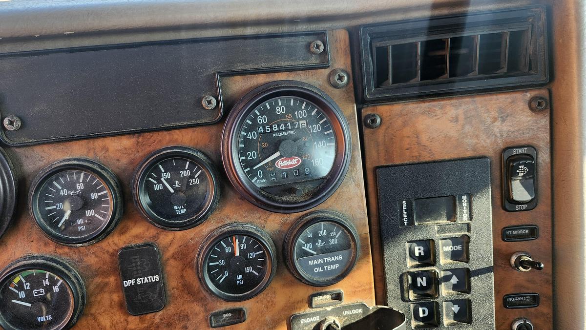 Used 2009 Peterbilt 348