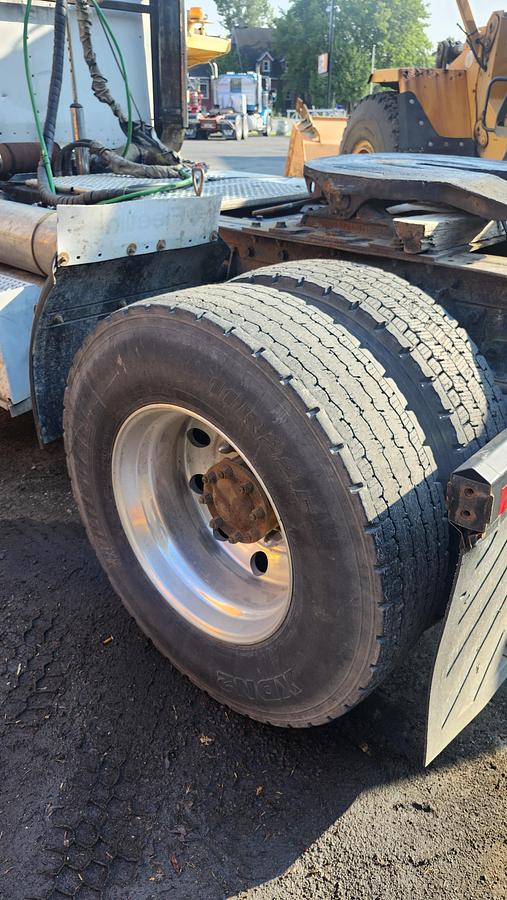 Used 2009 Peterbilt 348