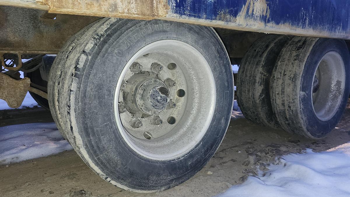 Used 2004 Landoll 3 axles / 24 + 5 feet