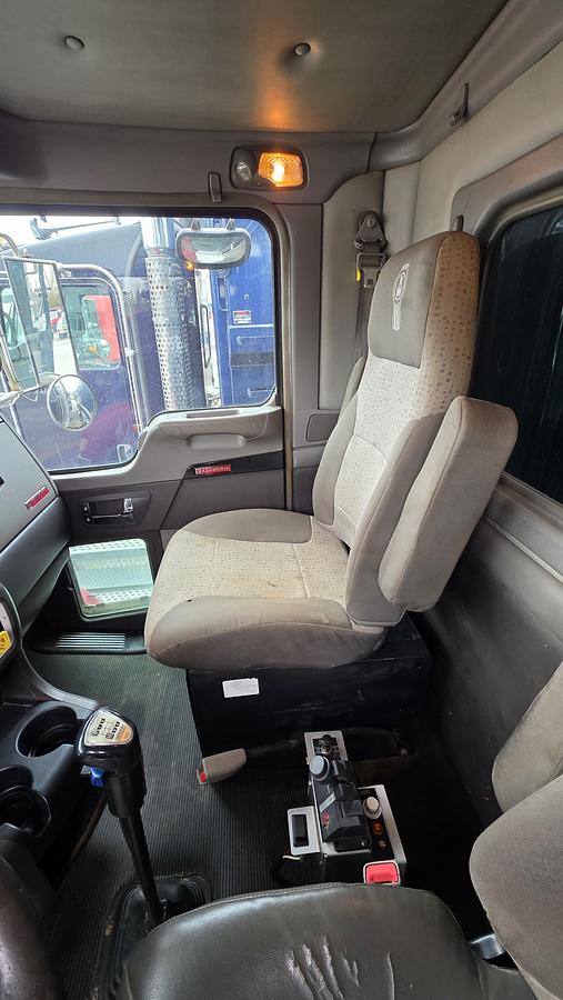 Used 2013 Kenworth T440