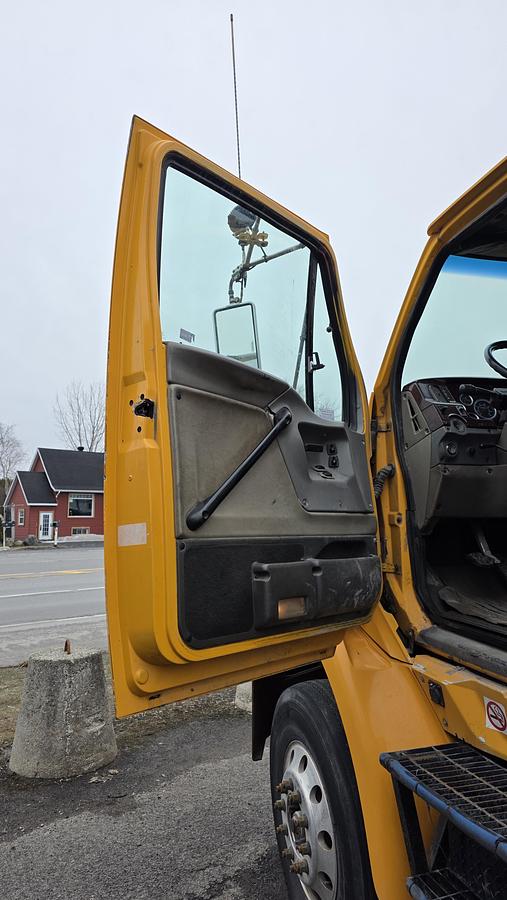 Used 2001 Sterling Shunter