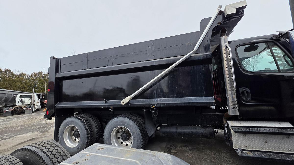 Used 2015 Freightliner M2-112