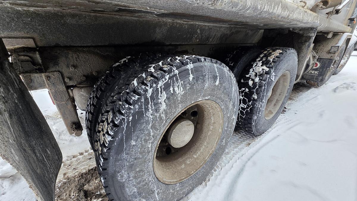 Used 2020 Peterbilt Dump truck