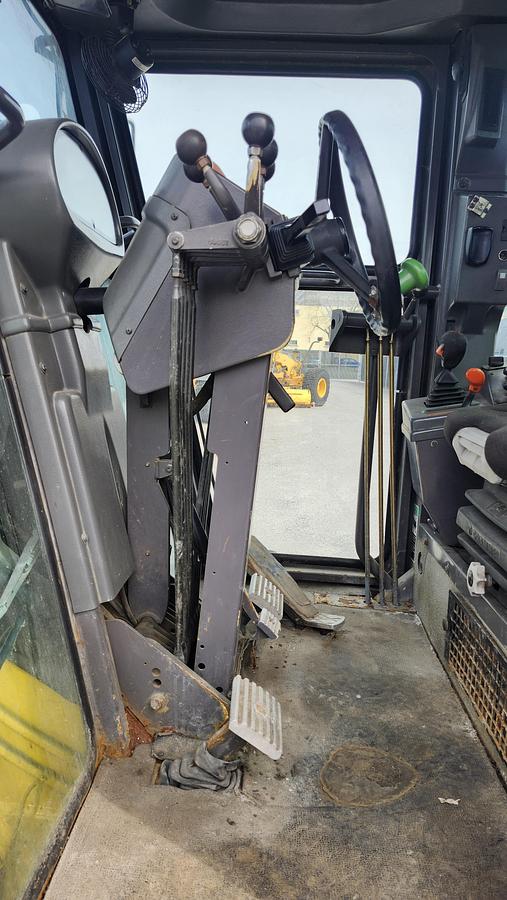 Used 2006 Volvo G740B