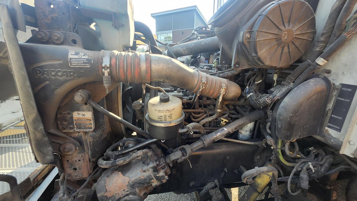 Used 2009 Peterbilt 348