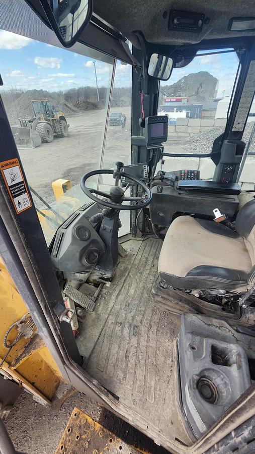Used 2019 John Deere 844K-III