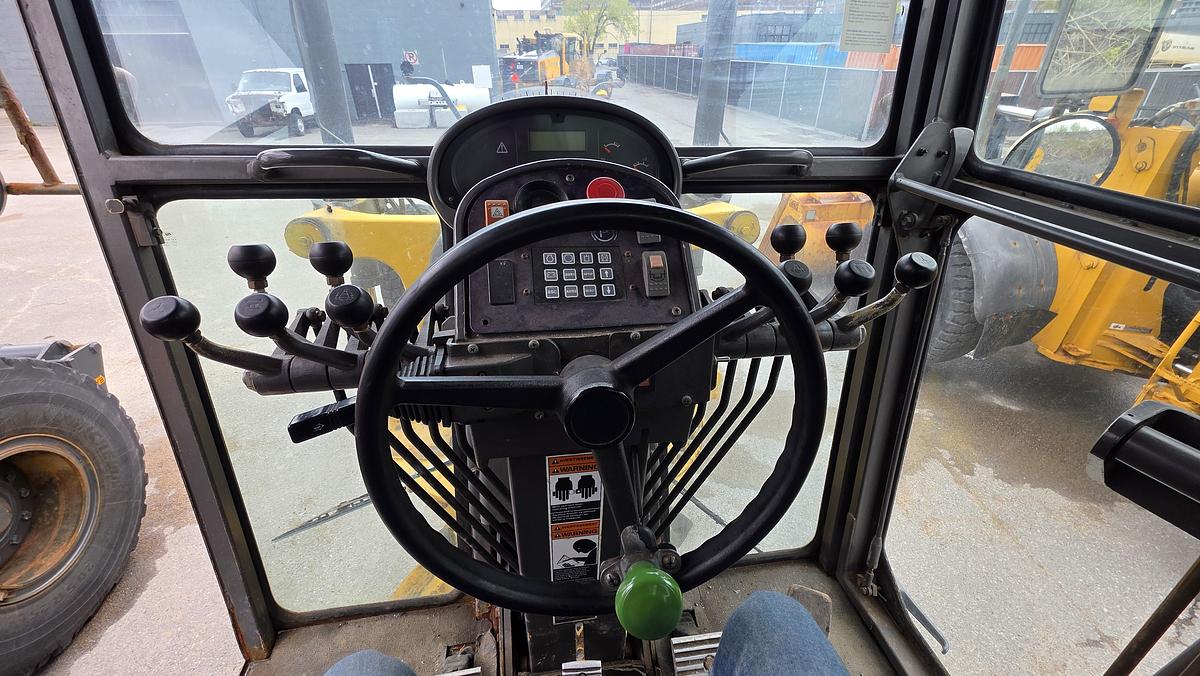 Used 2006 Volvo G740B