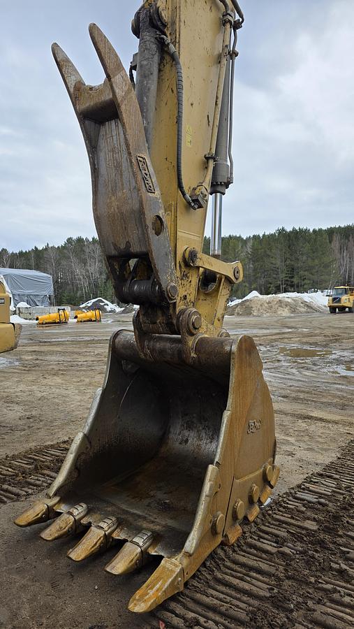 Used 2016 Caterpillar 330F