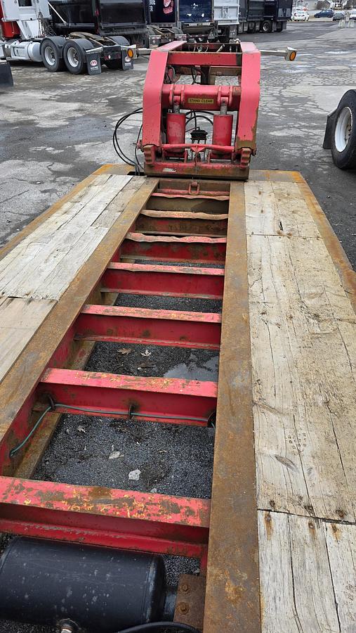 Used 2011 Pitts 24 Feet / 3 axles Lowboy