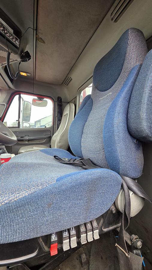 Used 2006 Freightliner Columbia