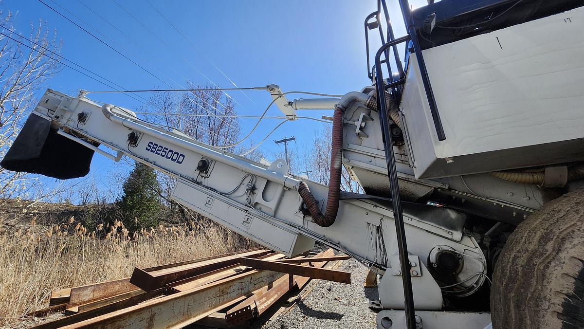 Used 2010 Roadtec SB2500D