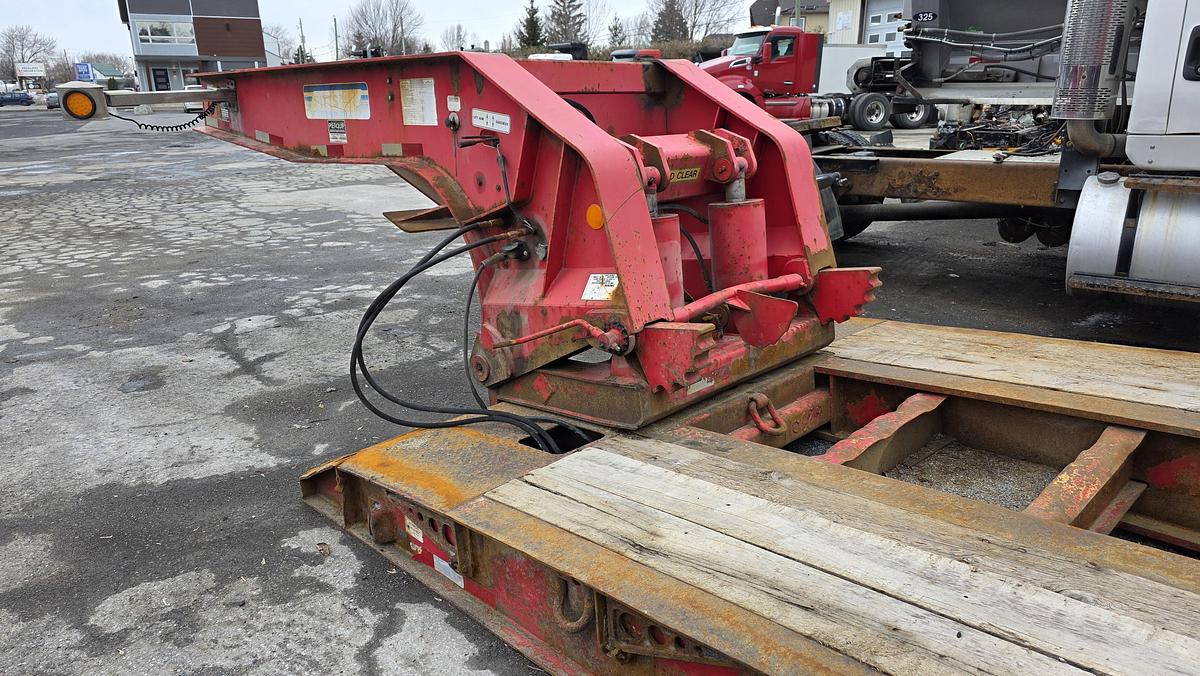 Used 2011 Pitts 24 Feet / 3 axles Lowboy