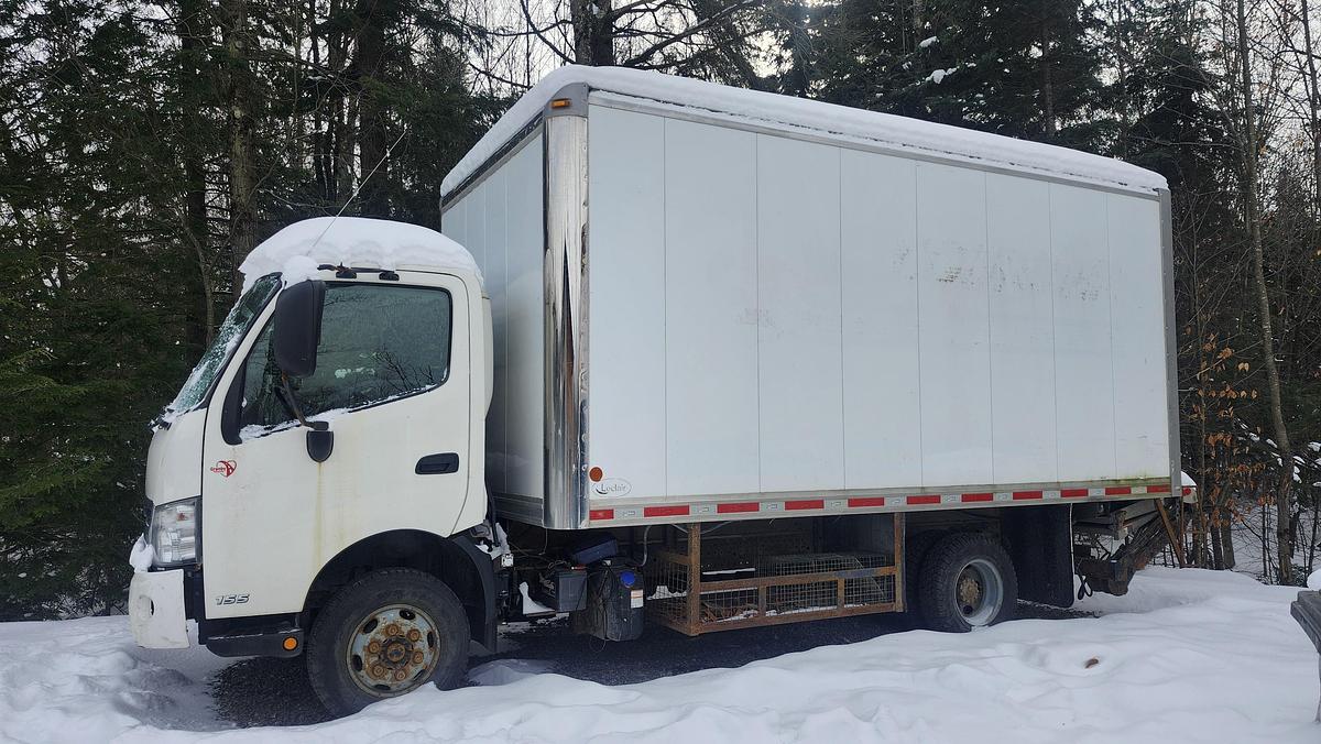 Used 2015 Hino 155 / 16 Feet Box