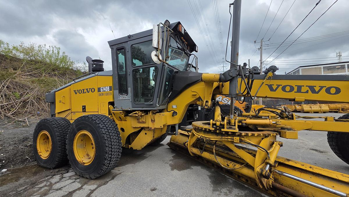 Used 2006 Volvo G740B