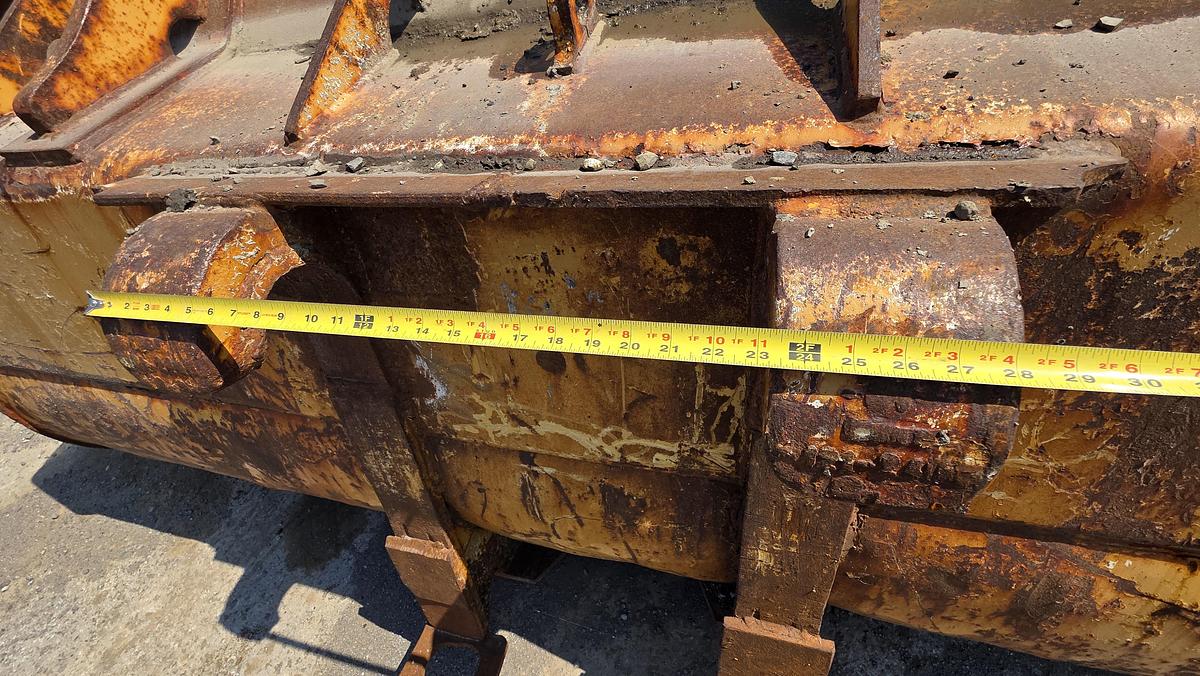Used Caterpillar 112″ Bucket