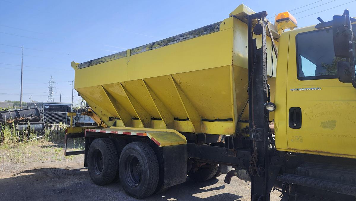 Used 2004 International 4400