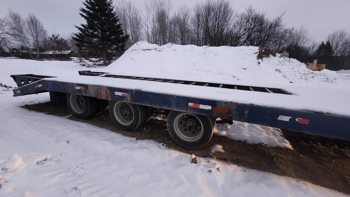 Used 2004 Landoll 3 axles / 24 + 5 feet