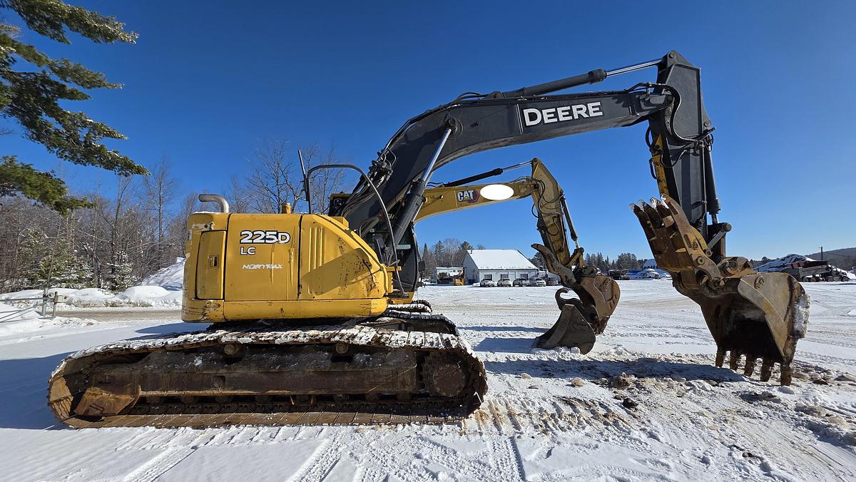 Used 2011 John Deere 225DLC