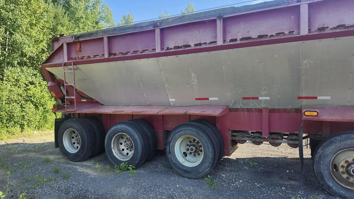 Used 1999 Red River LB439 / 4 axles strap trailer