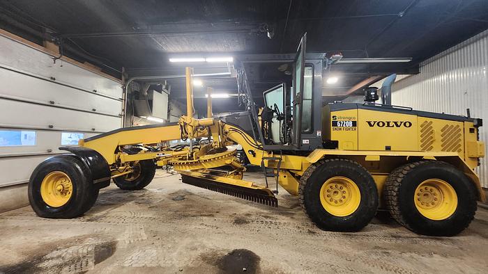 Used 2003 Volvo G720B