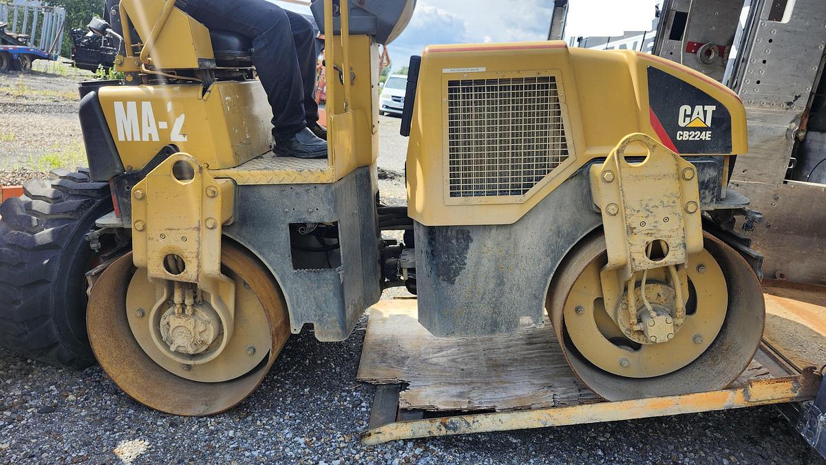Used 2008 Caterpillar CB-224E
