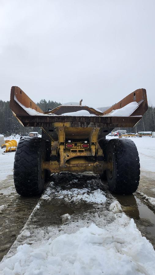 Used 2001 Caterpillar 735