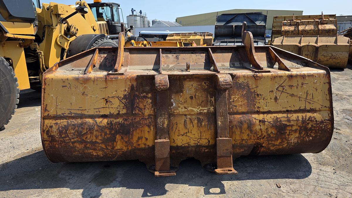 Used Caterpillar 112″ Bucket