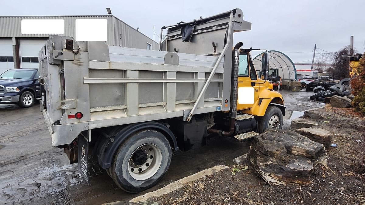 Used 2002 International 7400