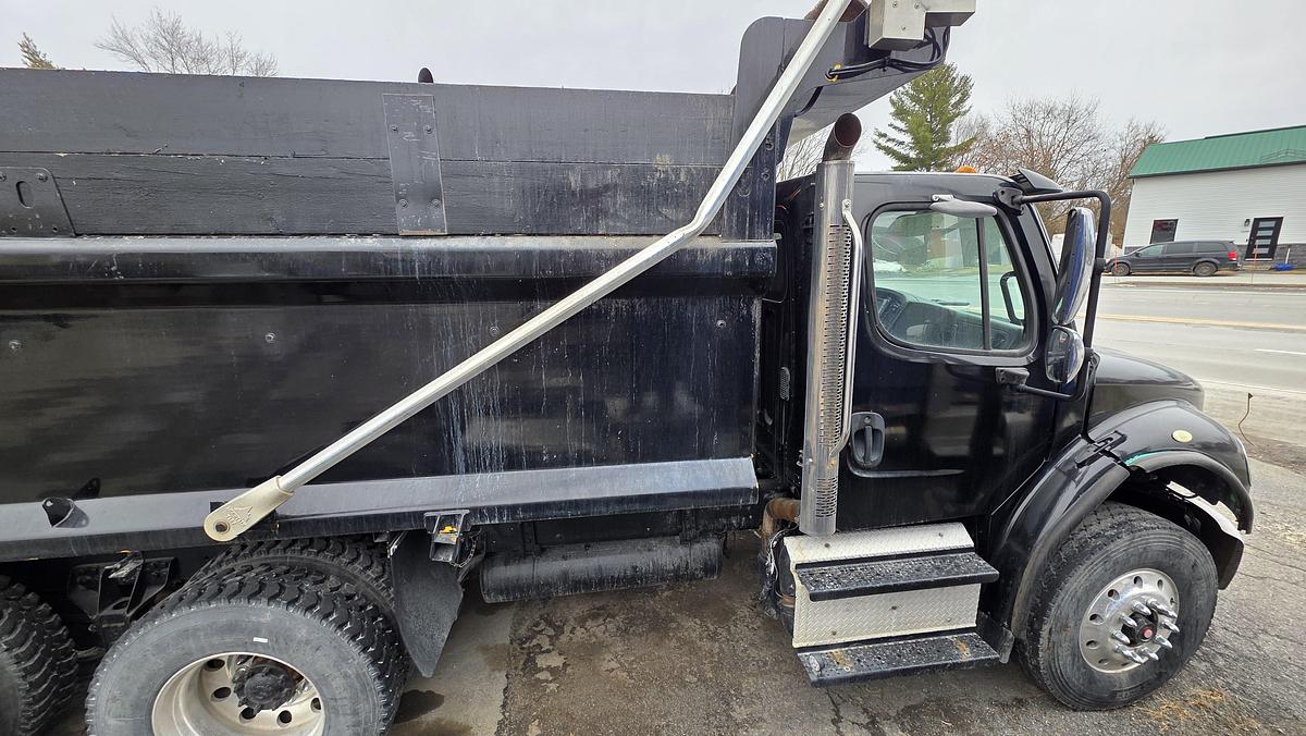 Used 2015 Freightliner M2-112