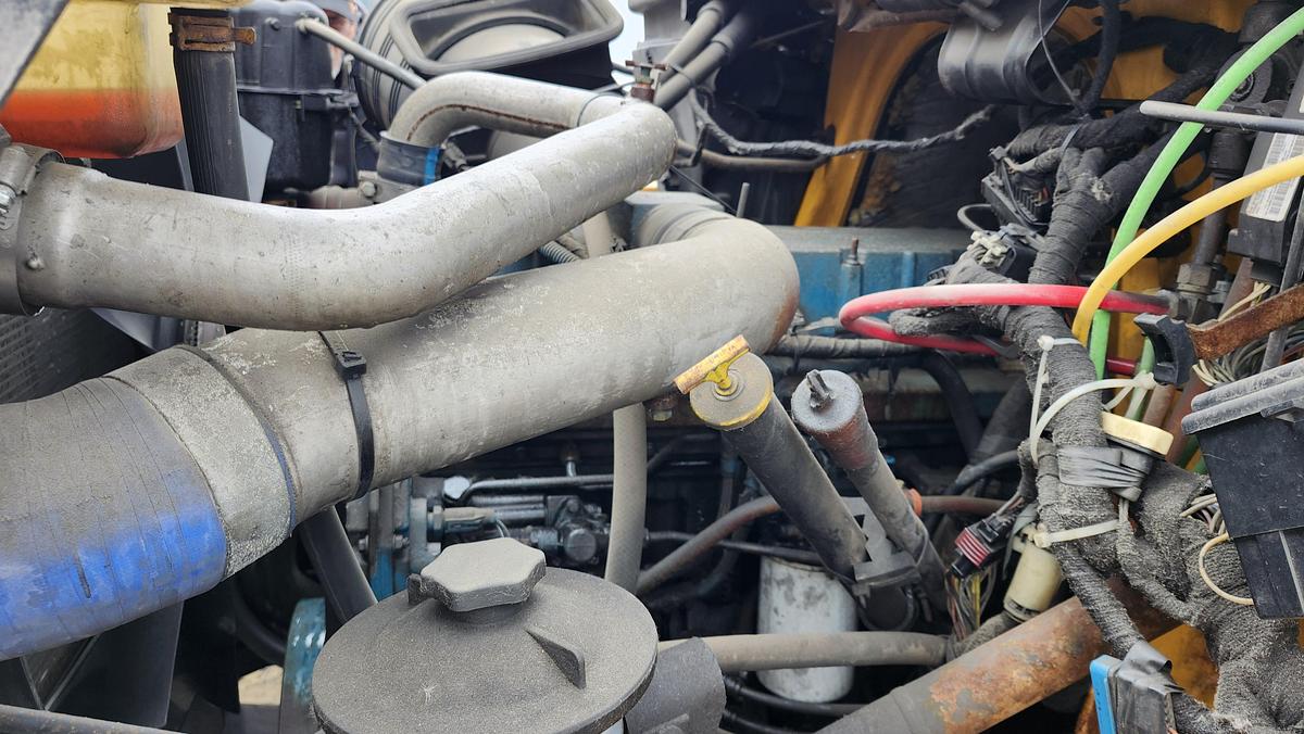 Used 2002 International 7400