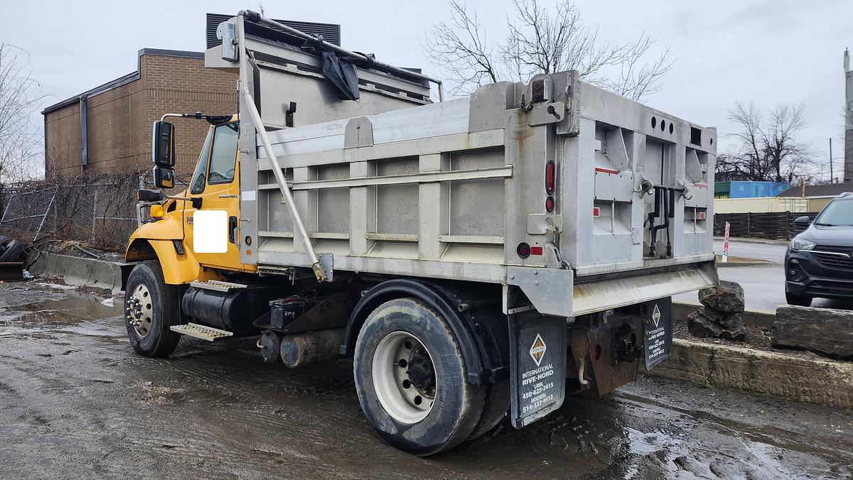 Used 2002 International 7400